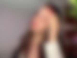 Live cam show with MargaretteRoloson - Shaved Pussy on Camsoda