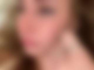 Live cam show with AntionetteDejong - BBW on AdultVida.com