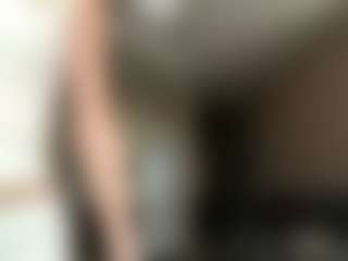 Live cam show with AntionetteDejong - Striptease on CamClone