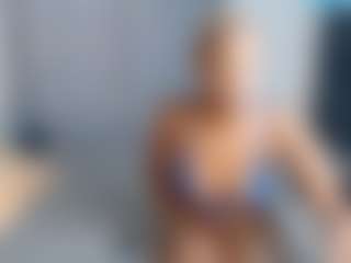 Live cam show with Ebonydripps - Average on Camsoda