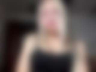 Live cam show with Karola - Gamer Blonde Hair on Uber Horny