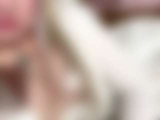 Live cam show with Karola - Bedroom on eurowanks.com