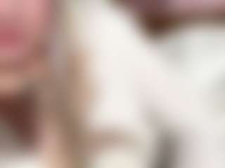 Live cam show with Karola - Bedroom on SxyPornLive