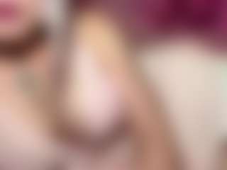 Live cam show with Karola - Camel Toe on luckytryst.com