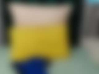 Live cam show with SatinDream - Upskirt on SquirtSoMuch