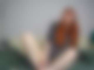 Live cam show with Stella - Small Tits on SxyPornLive