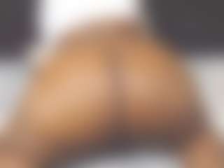 Curvyamara-250's Live Sex Cam Show