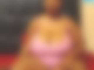 Curvyamara-250's Live Sex Cam Show