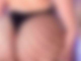 noa-valmont's Live Sex Cam Show