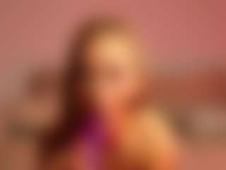 Live cam show with SinfulSienna - Striptease on Camsoda