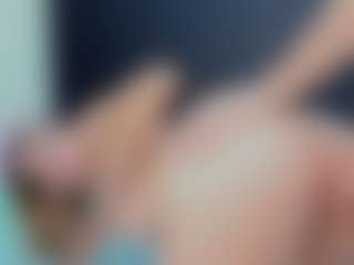 stud-little-zoe's Live Sex Cam Show