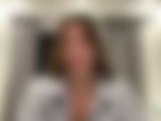 Avelia's Live Sex Cam Show