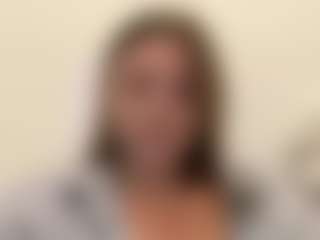Avelia's Live Sex Cam Show