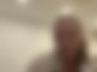 Avelia's Live Sex Cam Show