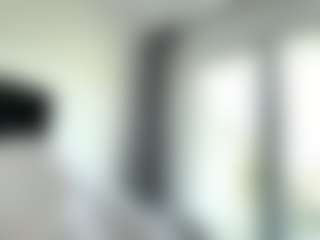 Live cam show with Avelia - Flashing on livesuperchat.net