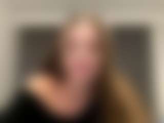 Avelia's Live Sex Cam Show