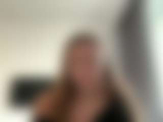 Avelia's Live Sex Cam Show