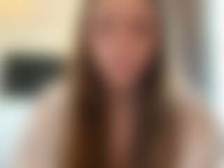 Avelia's Live Sex Cam Show