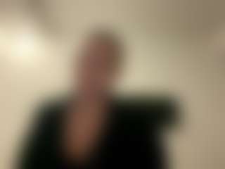 Avelia's Live Sex Cam Show