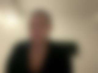 Live cam show with Avelia - College Big Tits on AdultVida.com