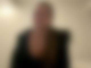 Avelia's Live Sex Cam Show