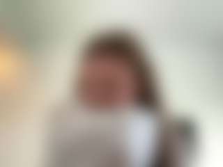 Live cam show with Avelia - Flashing on Instabang
