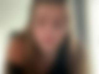 Live cam show with Avelia - Strapon on Camsoda