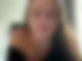 Live cam show with Avelia - Middle Aged on Camsoda
