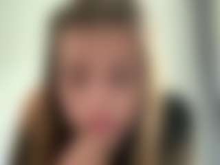 Live cam show with Avelia - Strapon on Camsoda