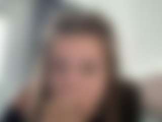 Avelia MILF webcam performer live streaming