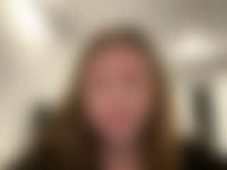 Avelia MILF webcam performer live streaming