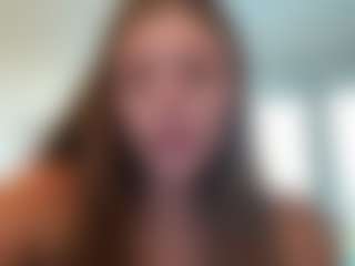 Avelia's Live Sex Cam Show