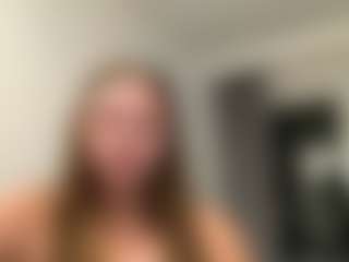 Live cam show with Avelia - College on StripNow