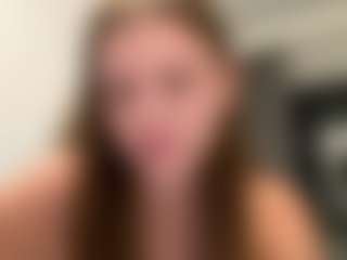 Avelia, modelo webcam MILF transmitiendo en vivo