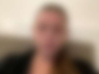 Live cam show with Avelia - Ass Clapping on Hubzter Live