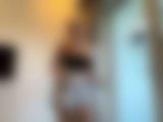 Live cam show with Avelia - Facial on Strip Flash - Live Sex Shows