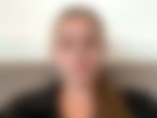 Avelia MILF webcam performer live streaming