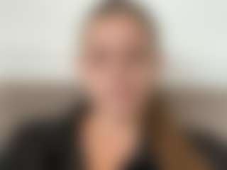 Avelia MILF webcam performer live streaming
