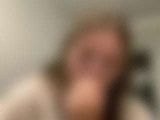 Avelia's Live Sex Cam Show