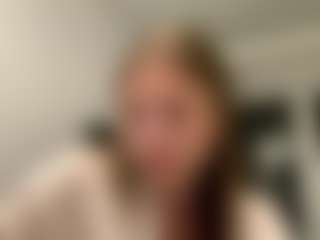 Live cam show with Avelia - Fingering MILF on Camsoda