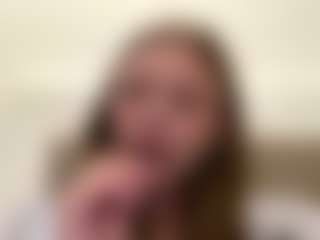 Avelia MILF webcam performer live streaming