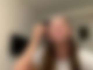Live cam show with Avelia - Middle Aged on Mixed Magazine Live
