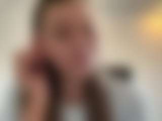 Live cam show with Avelia - College MILF on WildCum