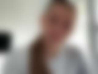Avelia's Live Sex Cam Show