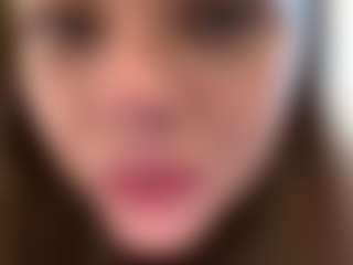 Avelia's Live Sex Cam Show