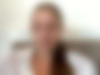 Spettacolo in cam dal vivo con Avelia - Big Tits su Camsoda
