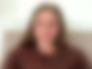 Avelia MILF webcam performer live streaming