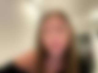 Live cam show with Avelia - MILF Teen (18+) on Camsoda