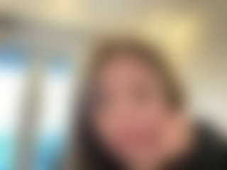 Live cam show with Avelia - Upskirt on CamClone