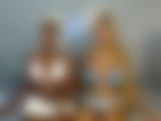 Live cam show with LunaDarlin - Cum on StripNow